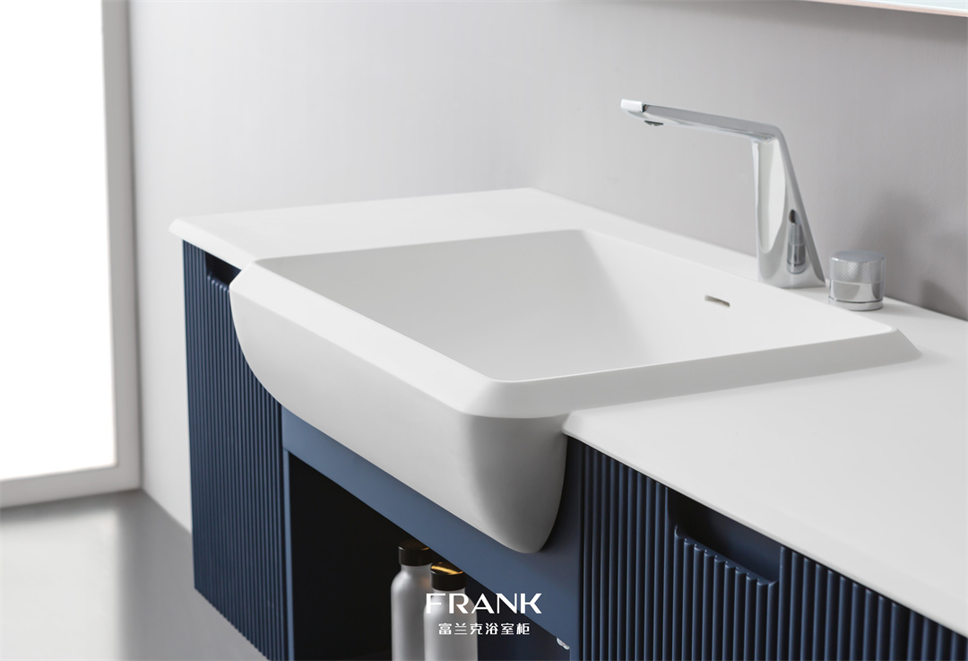 富兰克浴室柜新品台面展示